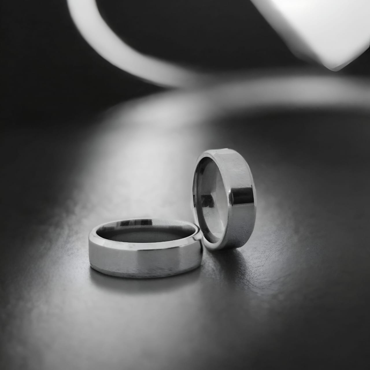 Joyeria hipoalergenica para hombre: materiales seguros para pieles sensibles