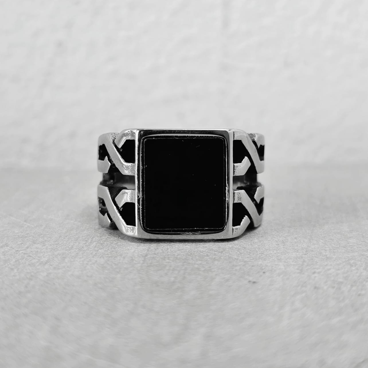 Threaded blackstone