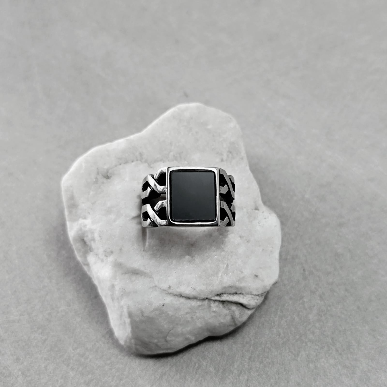 Threaded blackstone