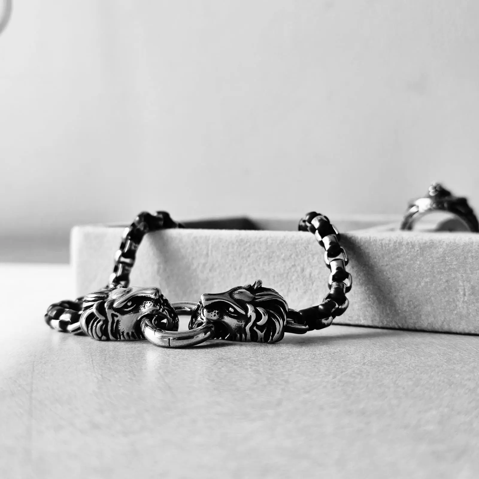 SOUVERÅN CHAIN