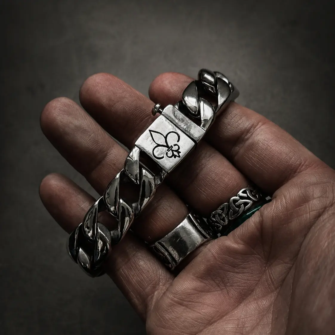 Lis Cuban Brazalete