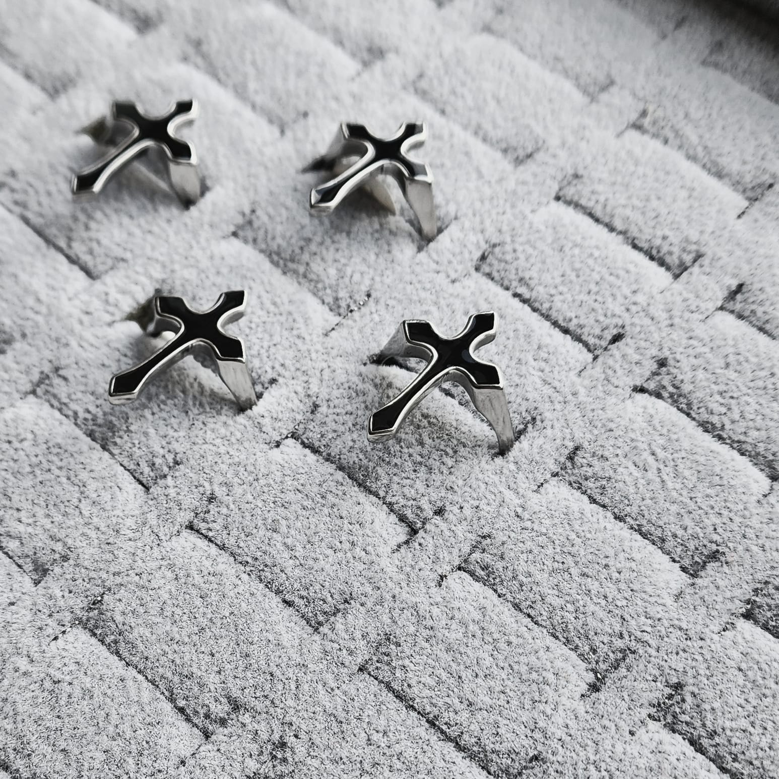 Long Cross Ring