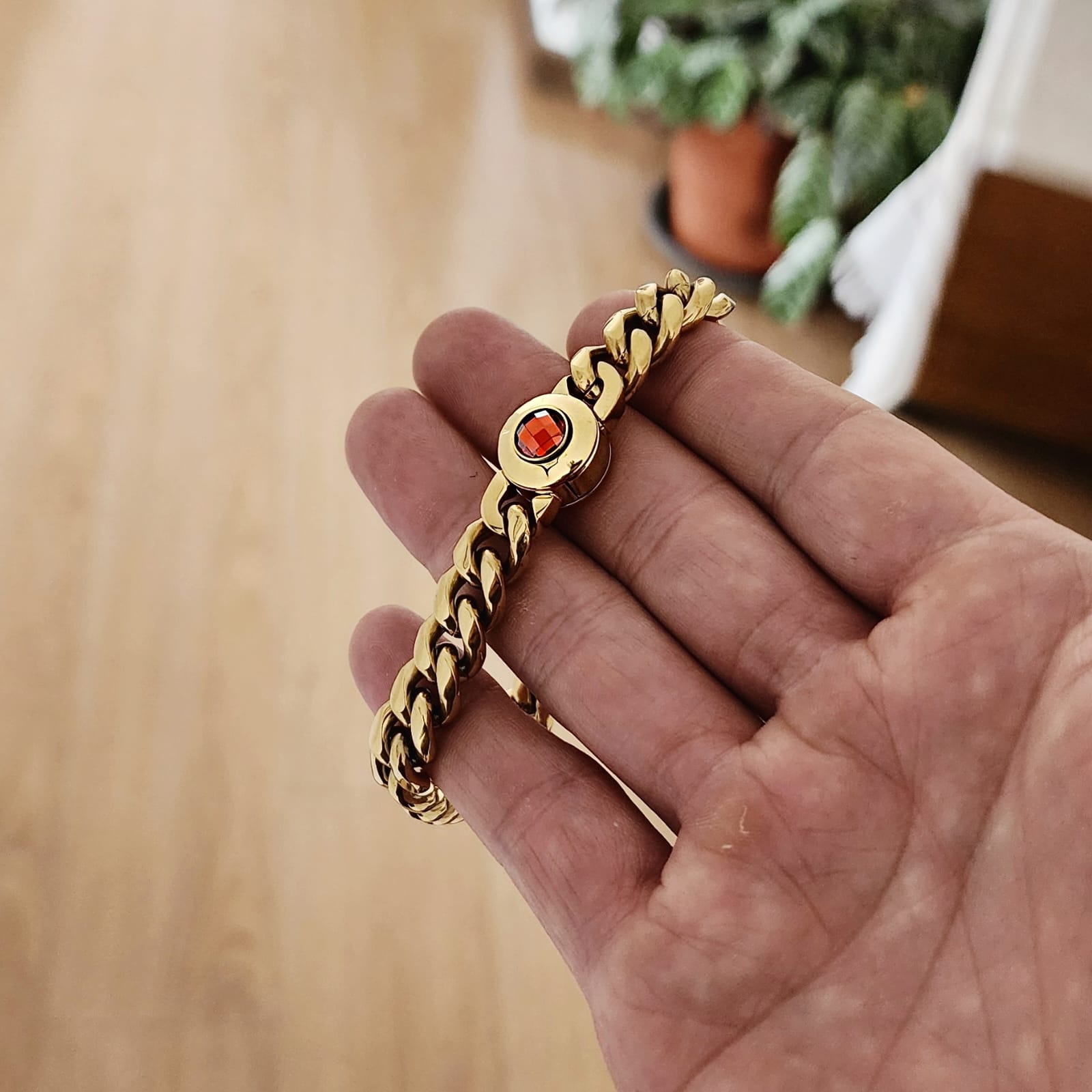 Gold RedButton Brazalete