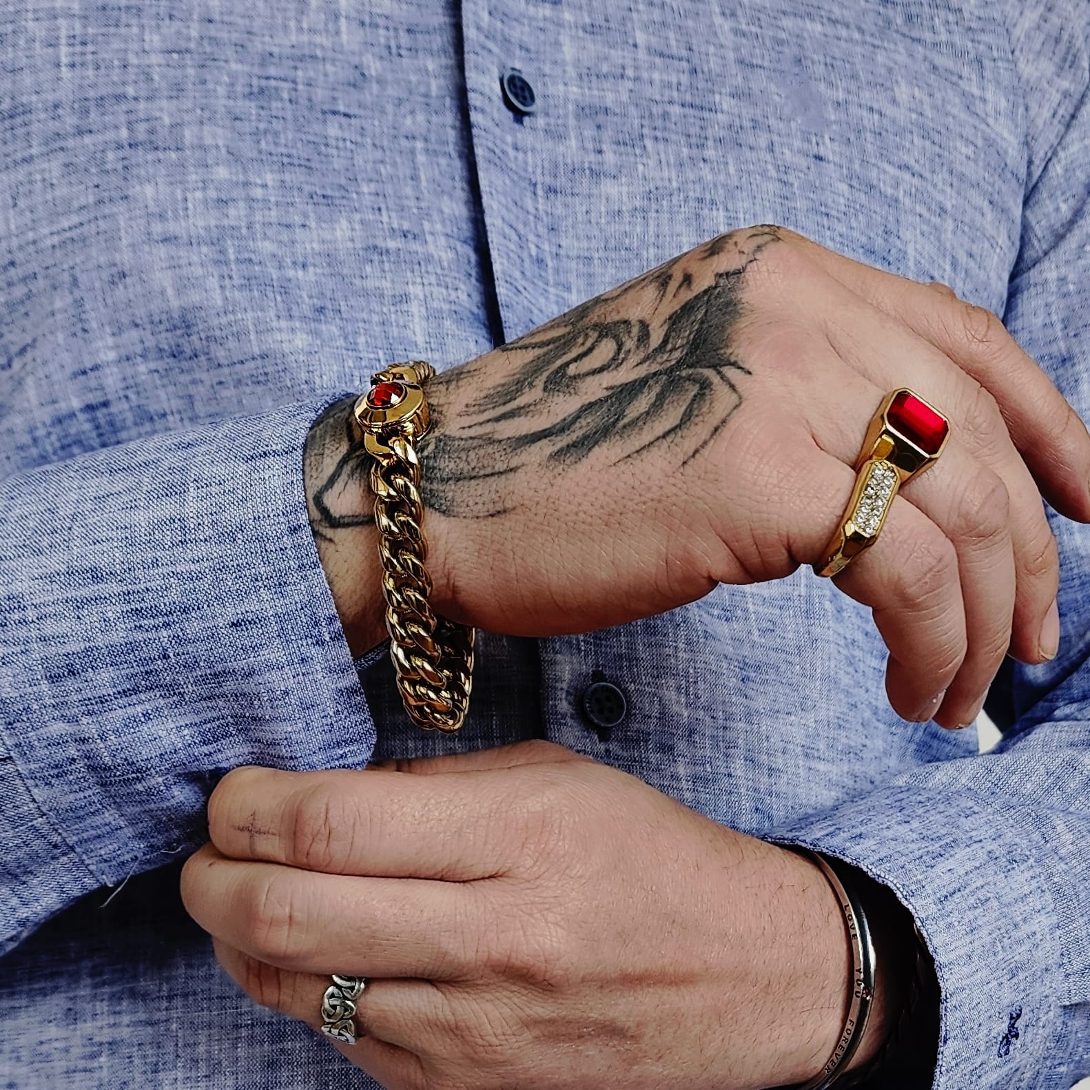 Gold RedButton Brazalete